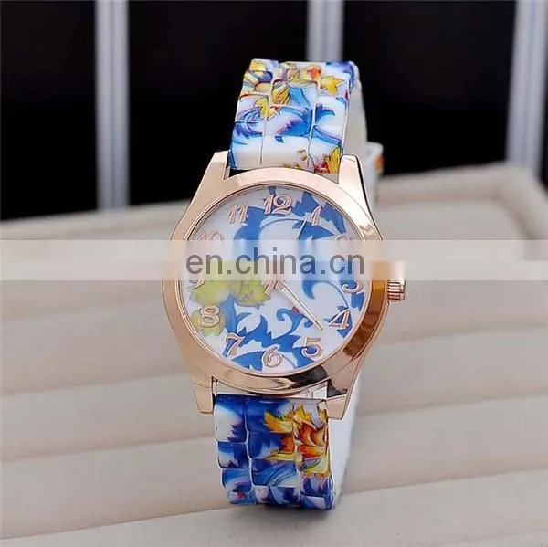 2014 Yiwu Supplier Women Flower Quartz Vogue Watch Wholesale