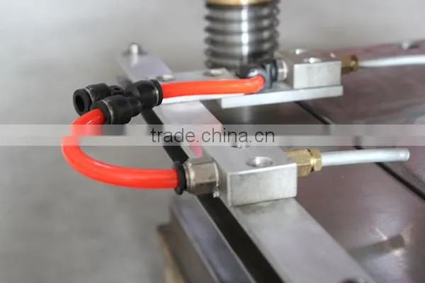 Mould for aluminium foil container making machine