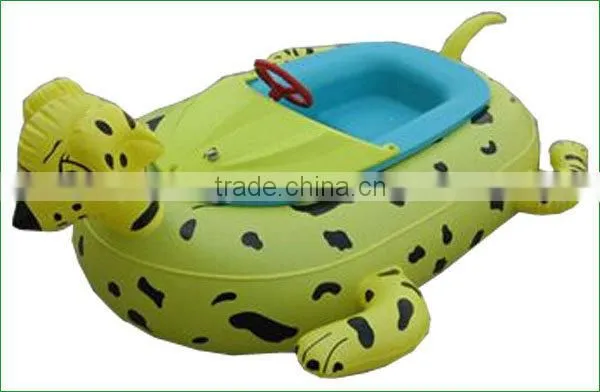 Low price plastic bumper boat for amusement park use