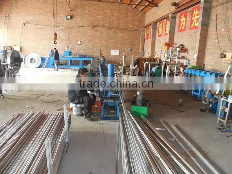 2016 High quality low price of vineyard pole