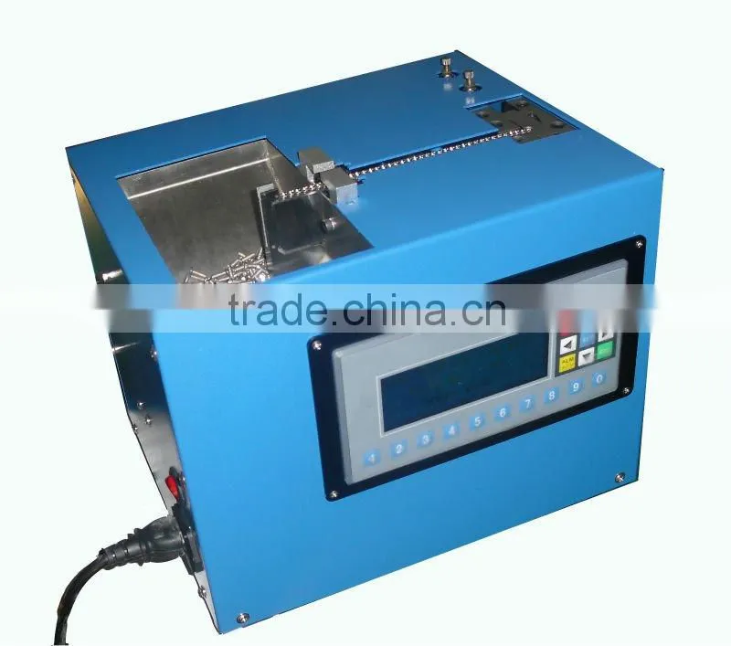 Handheld screw locking machine