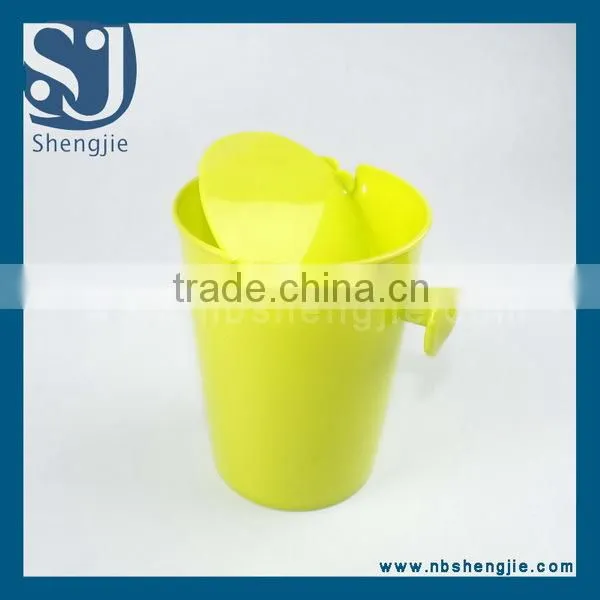 Trade Assurance Mini Car Vehicle Trash Garbage Rubbish Bin Can Dust Box With Holder Hook/Plasitc Car Mini Trash Can
