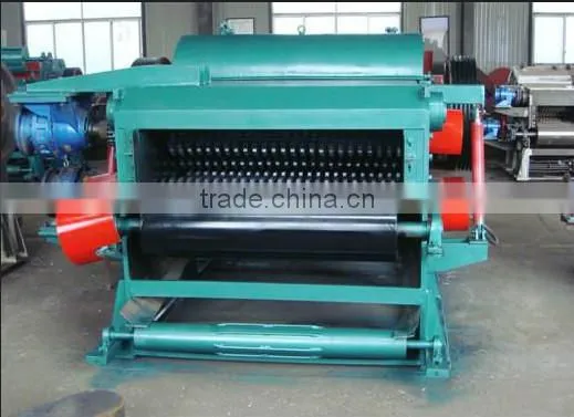 Industrial wood shredder for waste wood
