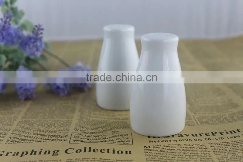 wholesale domestic household white ceramic salt and pepper shaker wedding favors