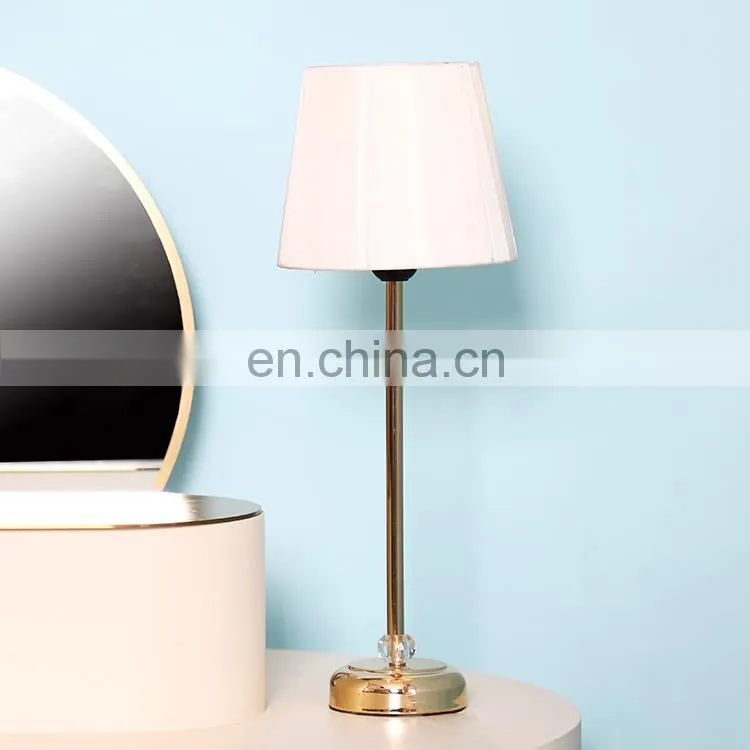 Popular modern design indoor lighting crystal decorative hotel bedroom gold metal table lamp