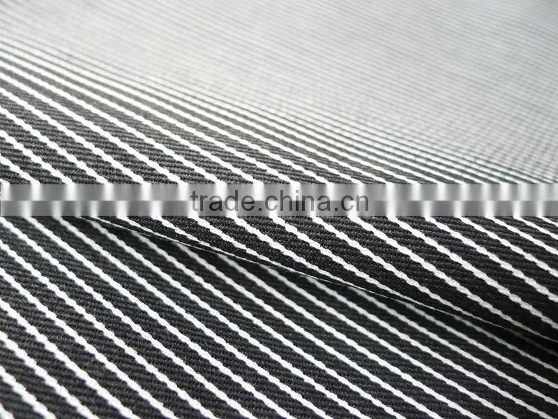 Woven printed black and white twill fabric