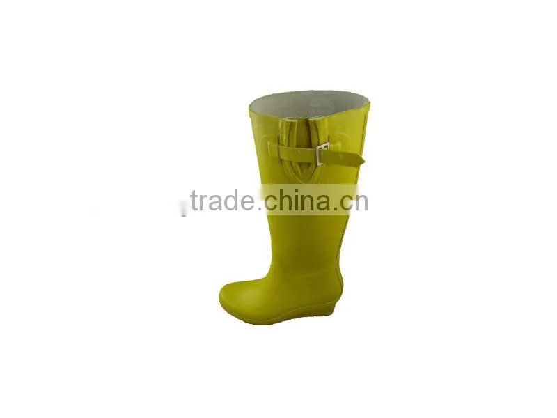 Lady rubber rain boots with heels