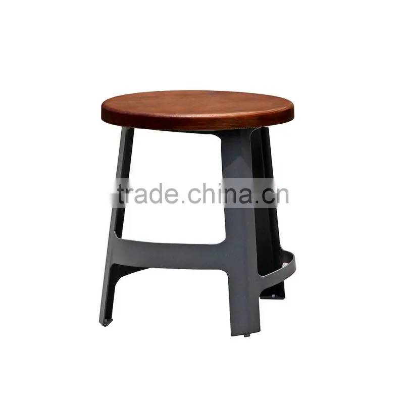 2016 wholesale Replica furniture small sitting low stool with metal legs
