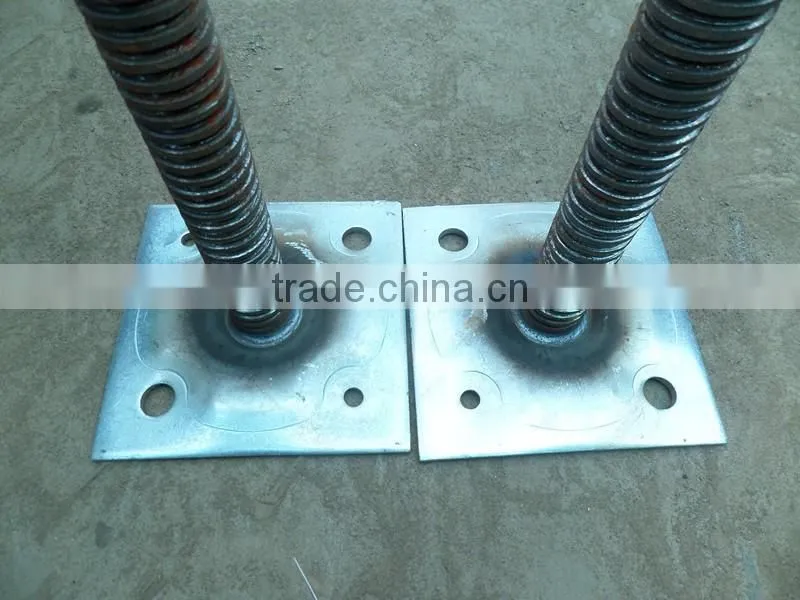 Swivel threaded tube universal base jack for scaffolding