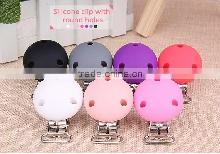2017 New baby teething products silicone round hole pacifier clip