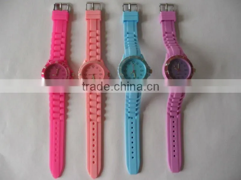 Fashion Colorful Silicone Watches with Plastic Back