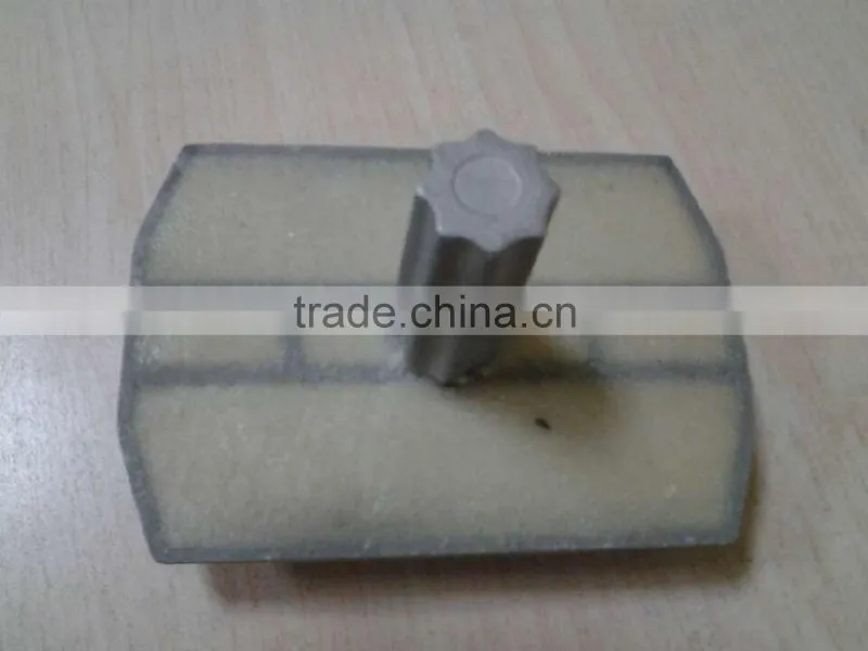 High retro-reflector road stud