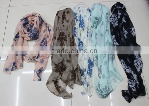 2015 new coming fashion promotional floral lady OEM scarf