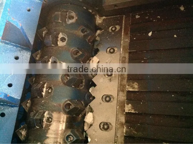 Hard plastic lump single shaft shredder