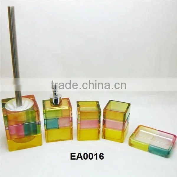 2015 new design transparent polyresin lotion bottle with pump