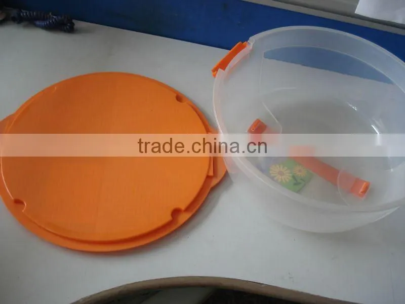 clear plastic cake carrier and cake holder