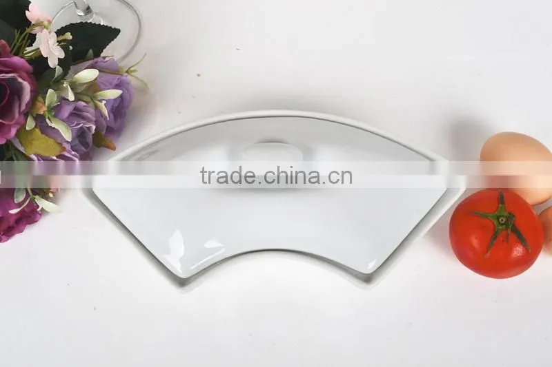 13.5" size porcelain roaster pan with lid