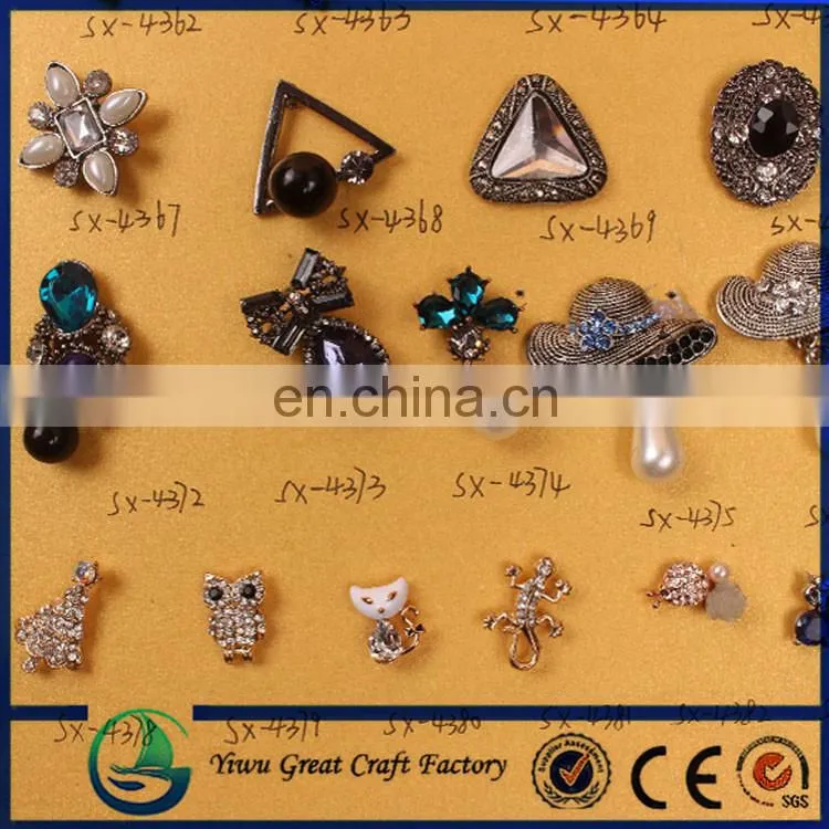 Fashion designer shiny silver metal lips rhinestones sewing button for lady garment