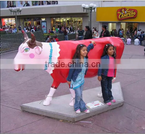 Fiberglass handmade standing cow for garden outdoor decoration