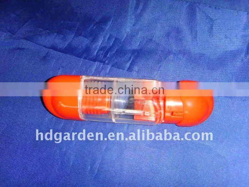 Plastic pill cutting tool