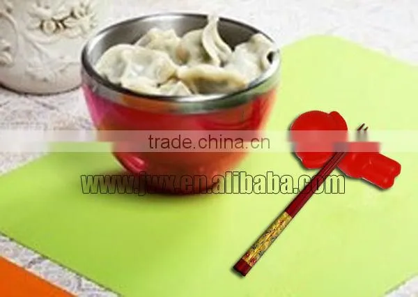 Silicone chopstick rest in kid shape