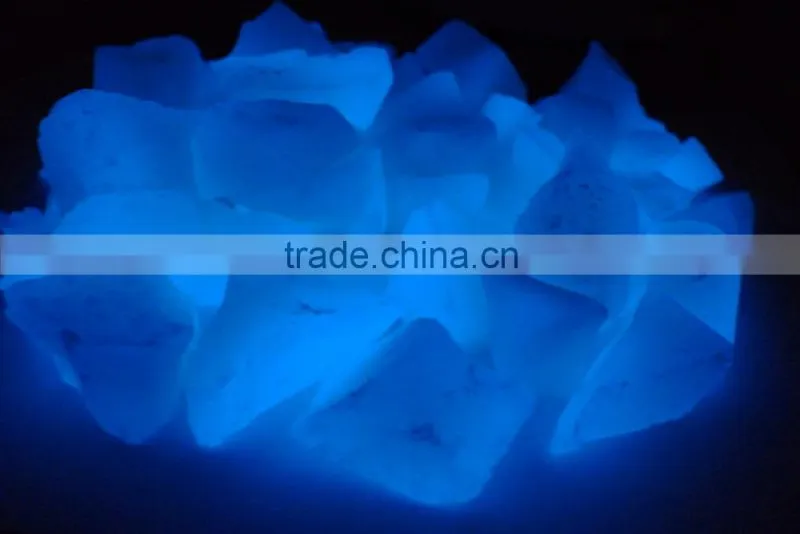 luminous gravel stone in darkness for resin bound