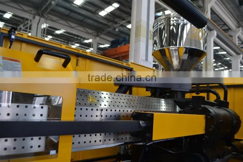 Automatic cap Injection Moulding Machine