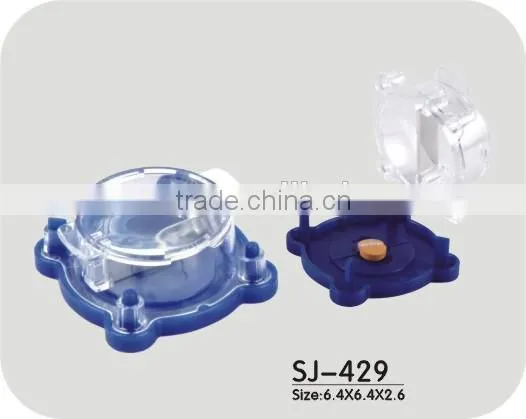 Plastic pill crusher