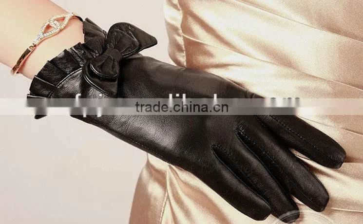 lady's winter docorating gloves leather