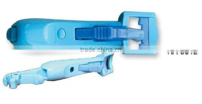Plastic eyelash curler