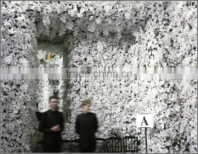 Artificial white flowers wall