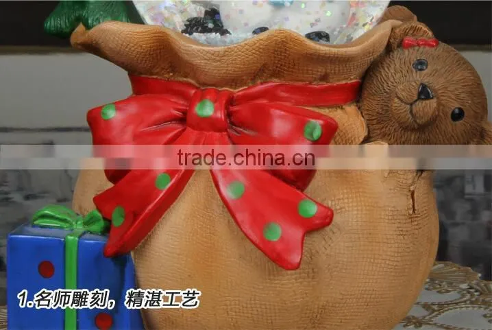 High Quality Resin Glass water globe Gifts water globe Christmas water globe