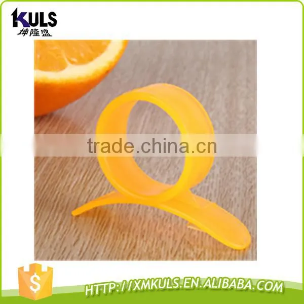 Ring cut plastic opener for orange pomelo peel