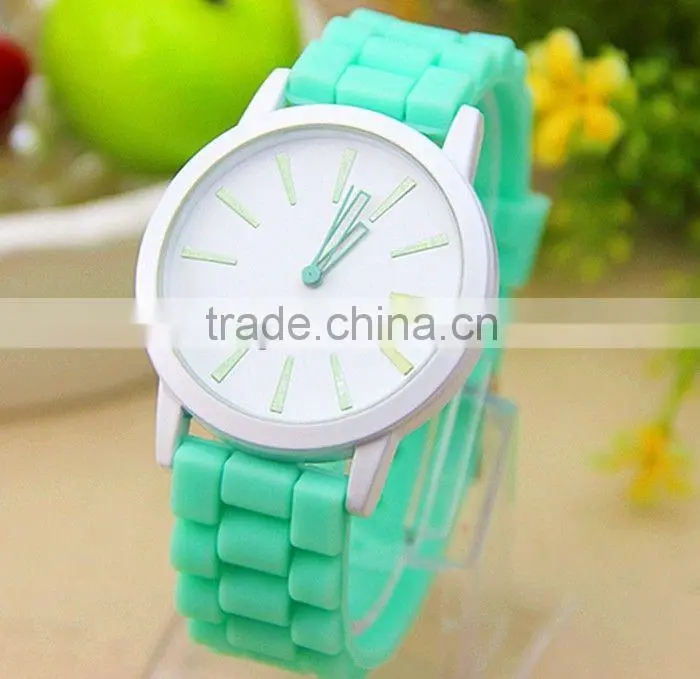 2015 low cost wrist watch