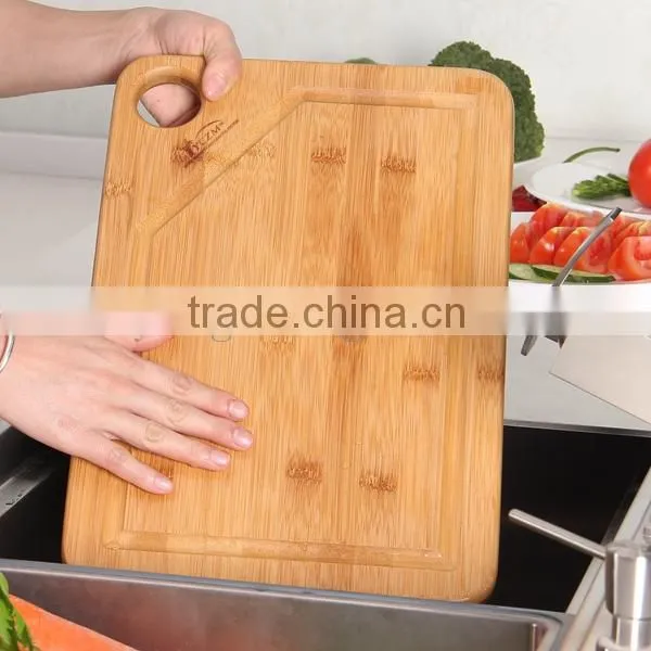 Bamboo cutting board with scale