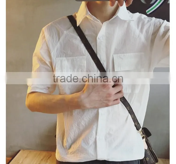 Loosely contracted pocket short sleeve shirt
