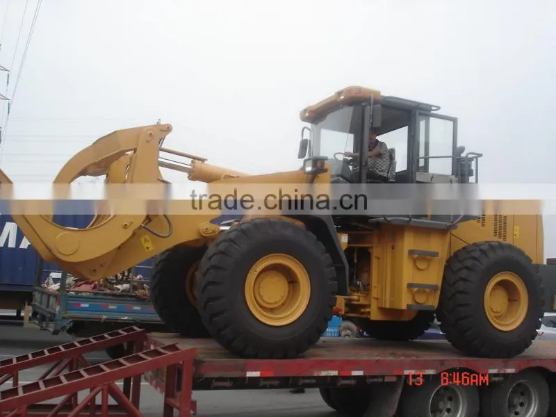 5T fork wheel loaders in the wood catching working situation
