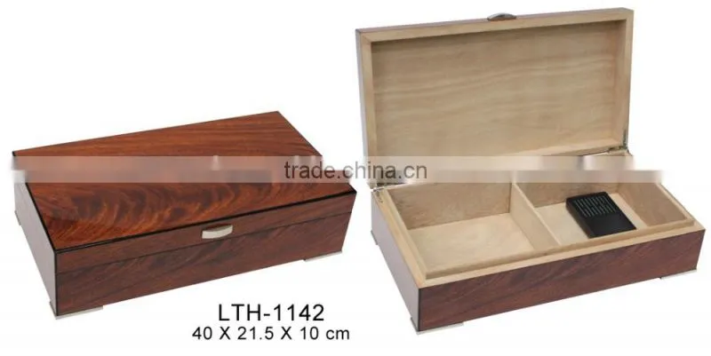 wooden box cigar humidor