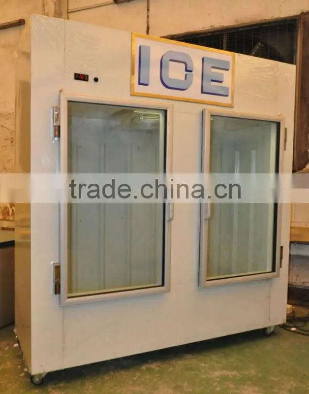 Upright ice merchandiser with fan cooling system