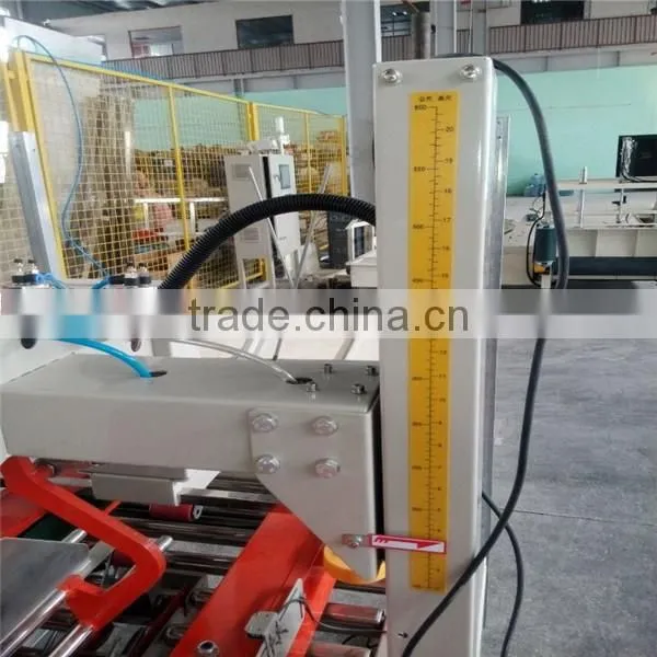 Top and bottom carton box sealing machine