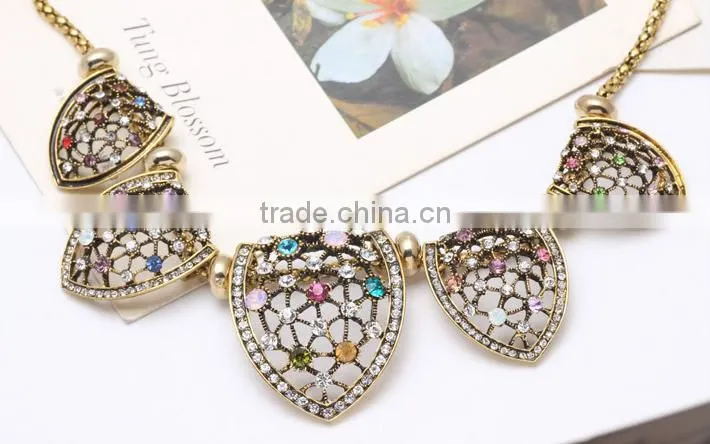 2015 fashion Korean Style Short Exaggerated Rhinestone Necklace Alloy Fashion Women Jewelry