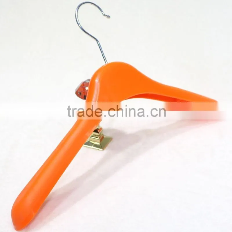 Fashion style orange plastic clothes hanger wholesale