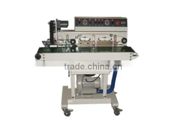 Horizontal continous band sealing machine with vacuum device