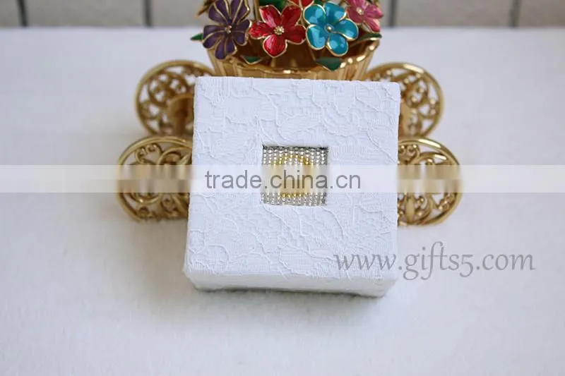 Wholesale White lace wedding jewelry gift boxes with beaded name plate of O