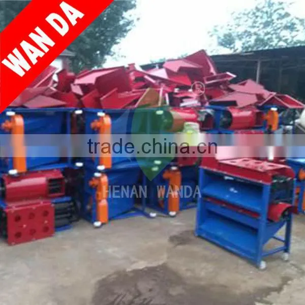 Corn sheller with peeling function