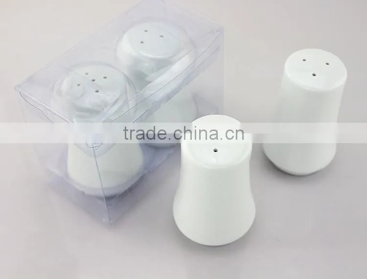Customized logo wholesale white ceramic cruet pots, salt and pepper shaker set