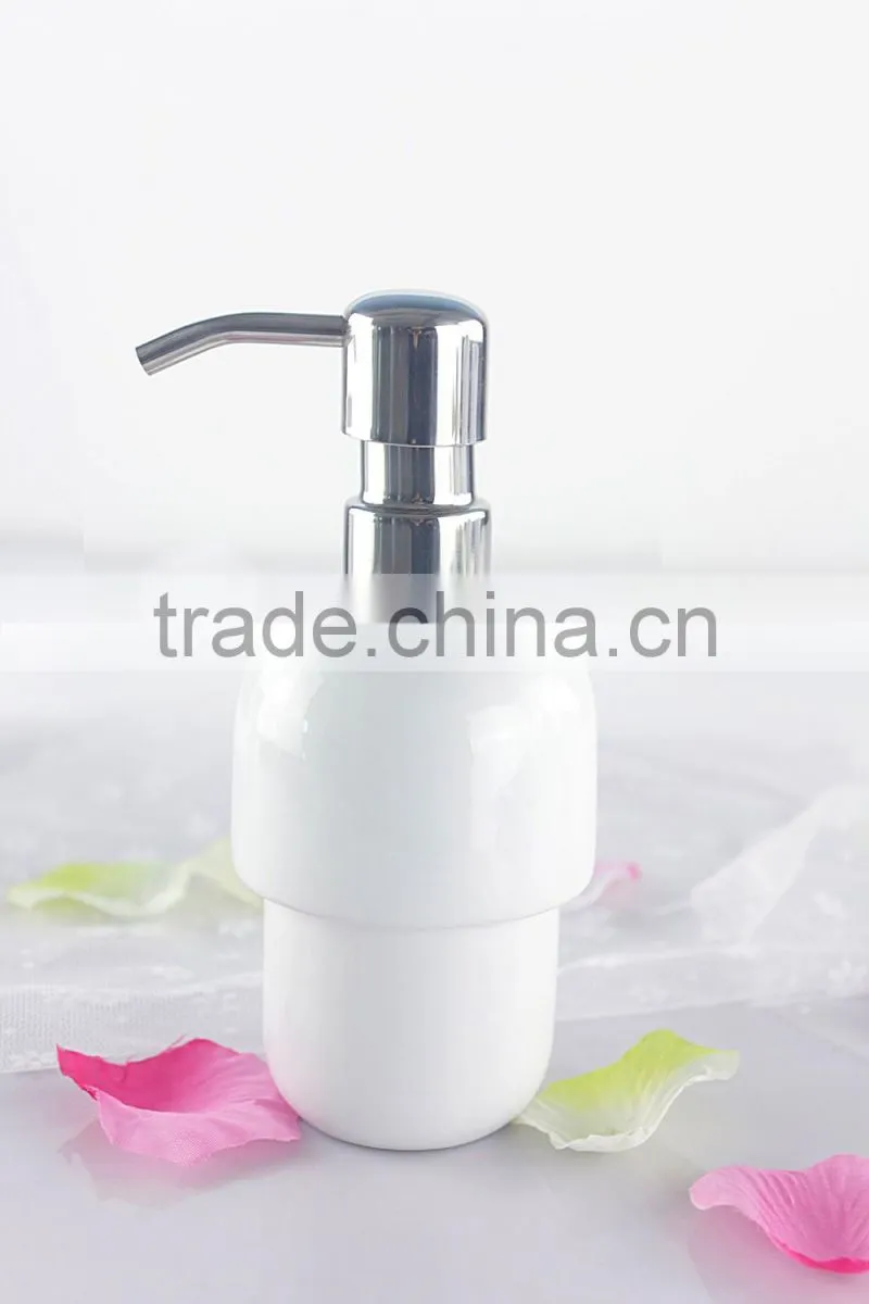 Factory wholesale hotel porcelain bathroom accessories, ceramic bath accessories