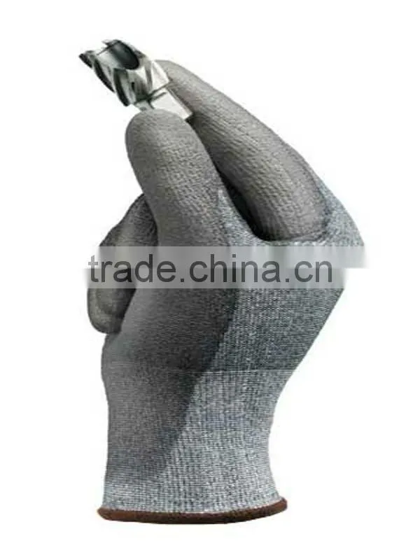 Polyethylene fiber nitrile coated glove cut level 3