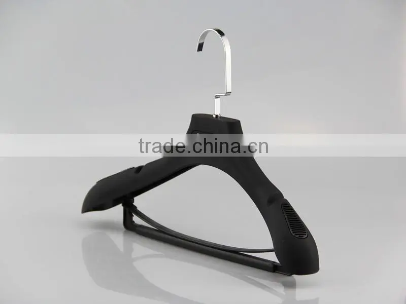 antislip luxury plastic rubber hanger with clips for suits
