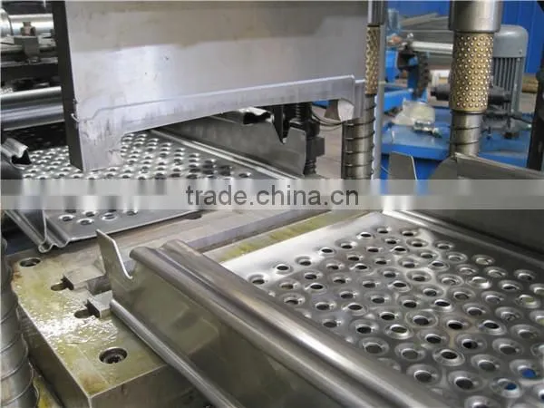 Automatic top quality metal stud and track scaffolding walk board galvanized steel floor deck machine